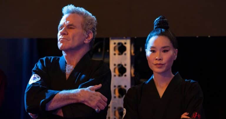 El tenso cara a cara entre Martin Kove, de Cobra Kai, y la actriz que lo acusó de morderla: «¡¿Cómo te atreves?!»