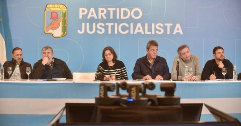 El kirchnerismo presiona a los gobernadores y la CGT para que se sumen al «plan de acción» en defensa de Cristina