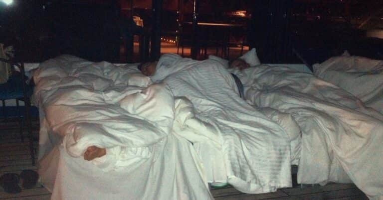 «El crucero de la caca» es furor en Netflix: así se dio el desastre naval más asqueroso del siglo