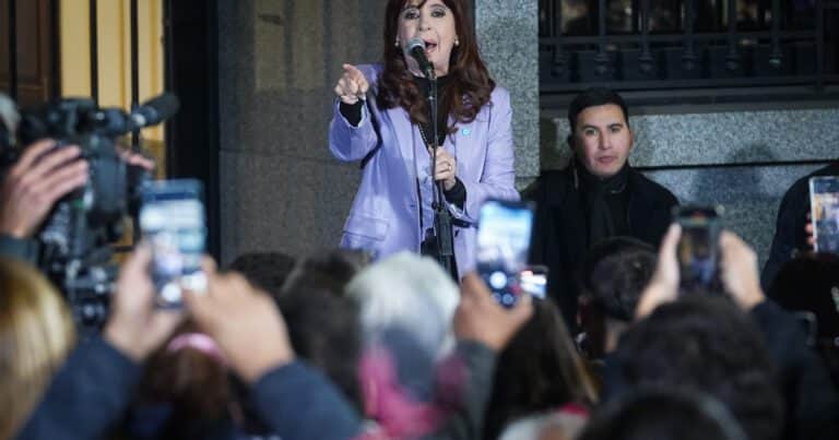 De la primera denuncia de Carrió al fallo de la Corte Suprema: cronología de Vialidad, la causa por la que Cristina Kirchner queda presa