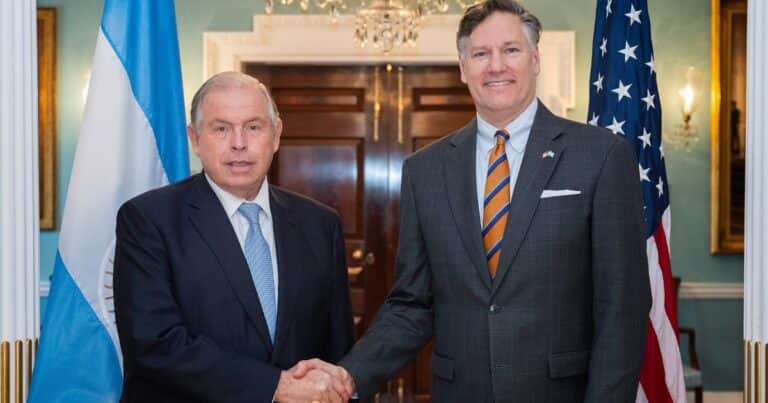 Werthein ratificó en Washington la alianza global de Argentina con EE.UU. mientras en Oriente Medio comenzaba el cese al fuego