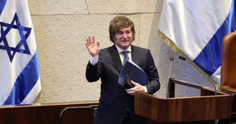 Milei fue ovacionado ante el Parlamento israelí y anunció el traslado de la embajada argentina a Jerusalén en 2026