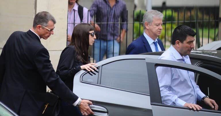 Una buena noticia económica para los Kirchner: la justicia autorizó a Florencia a retirar dividendos de las empresas investigadas por lavado