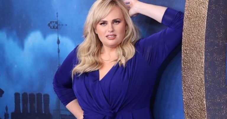 La actriz Rebel Wilson mostró su sorprendente cambio físico: pesaba 100 kilos, bajó 35 y se enamoró de una amiga