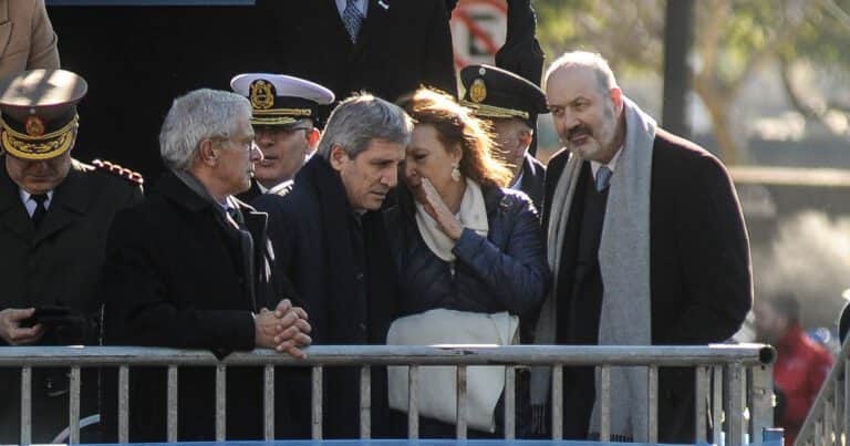 En medio de la interna con Sturzenegger, Caputo definió el decreto para ajustar el INTI