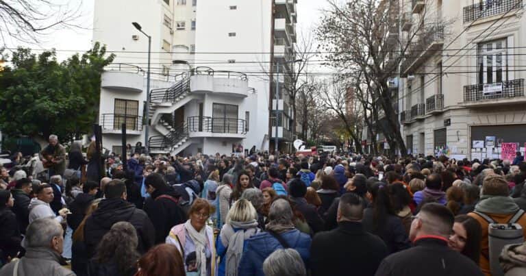 El Gobierno advierte que grupos violentos irán a Comodoro Py e insiste en que detengan a Cristina en su casa