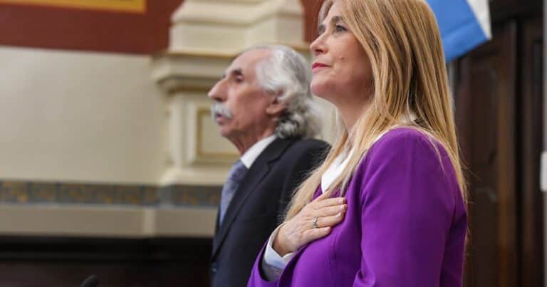 Fuertes críticas a la reelección indefinida en el Senado bonaerense: «Atornillados a sus sillas»
