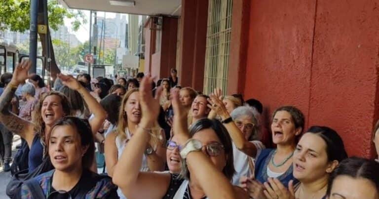 Bajos sueldos docentes y renuncias: se agrava la crisis en un tradicional colegio porteño que depende del Ministerio de Defensa