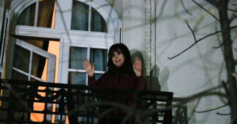 Cristina Kirchner irá presa, EN VIVO: a la espera de la prisión domiciliaria, la expresidenta agota la última instancia judicial internacional