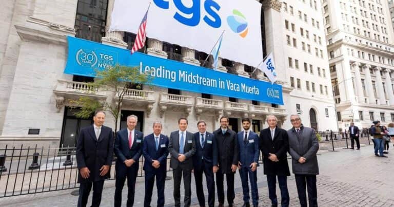 Privatizaciones: el Gobierno extiende por 20 años concesiones de gas, la condición que esperaba YPF para vender una empresa clave