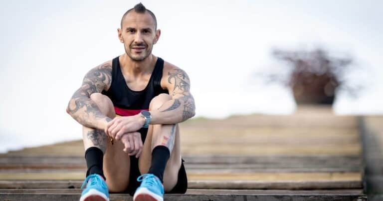 La increíble historia del hombre que comenzó a correr en el patio de la cárcel y se convirtió en maratonista