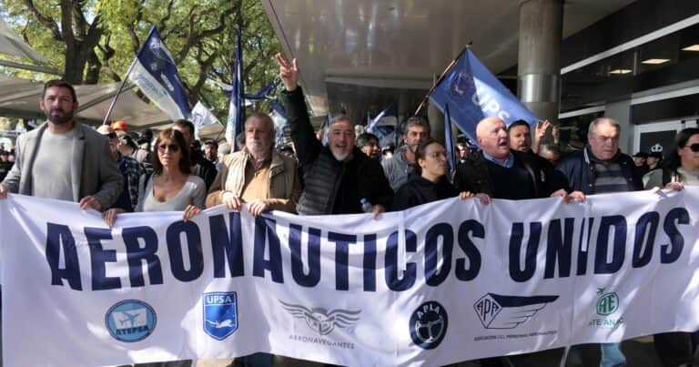 Acusan al Gobierno de echar «personal calificado» de la ANAC y contratar militantes libertarios