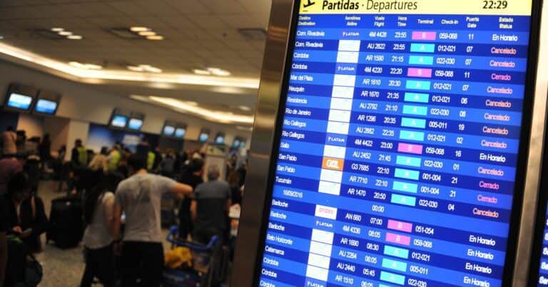 Problemas para volar en vacaciones de invierno: los controladores aéreos arrancan un plan de protestas y otros gremios amenazan con medidas de fuerza