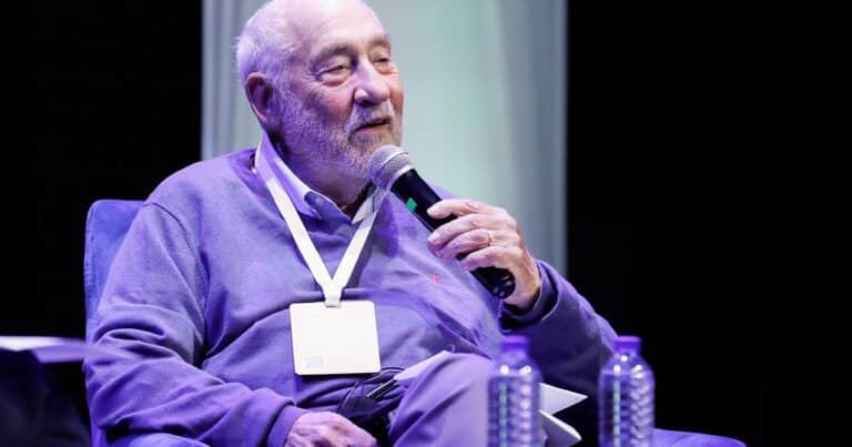 Joseph Stiglitz vaticinó que en Argentina habrá nueva crisis y dijo que Milei bajó la inflación sólo gracias a los dólares del FMI