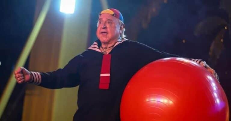 A los 81, Carlos Villagrán volvió a ser «Quico» sobre el escenario de un circo
