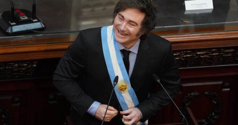Milei se prepara para vetar la suba a jubilados y los fondos por discapacidad, y refrenar el desafío opositor en el Congreso