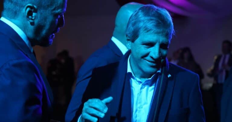 Dólar en alza: la doble estrategia de Luis Caputo en medio de la presión cambiaria