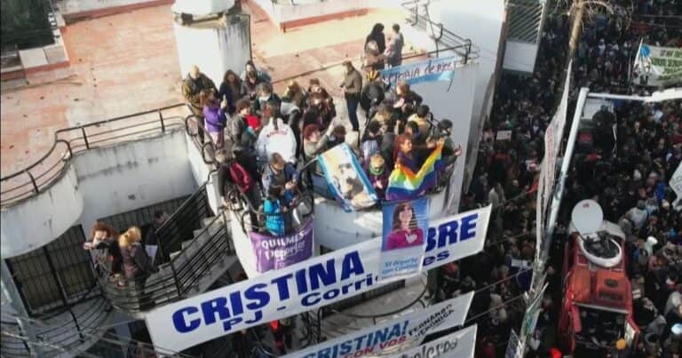 Los fiscales argumentan que Cristina Kirchner no dio señales de resocialización con su prisión domiciliaria