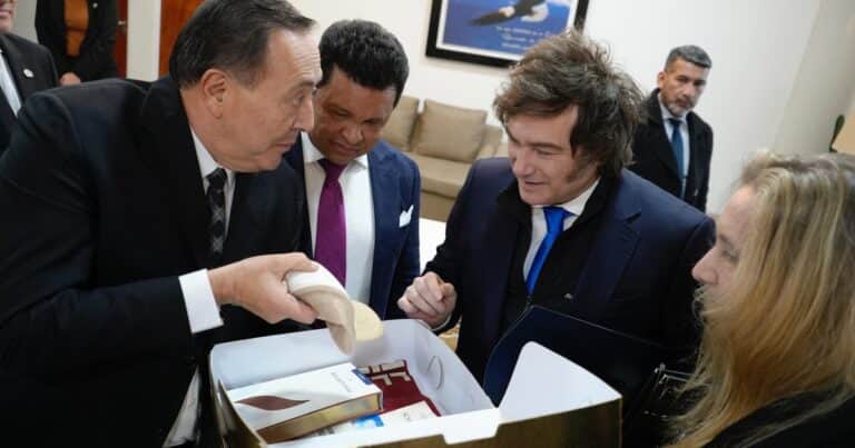 La Justicia de Chaco ordenó levantar el secreto fiscal del pastor que contó el supuesto milagro que convirtió pesos en dólares