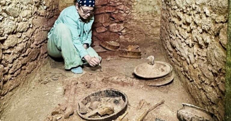 Impactante descubrimiento arqueológico: hallan la tumba de un rey maya con ofrendas intactas