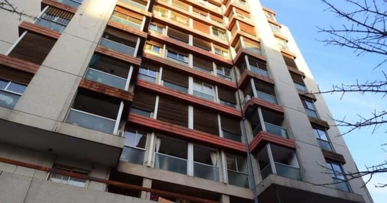 Hallaron un cadáver en descomposición dentro de un placard en Córdoba: el vínculo con un expolicía condenado por el crimen de un nene