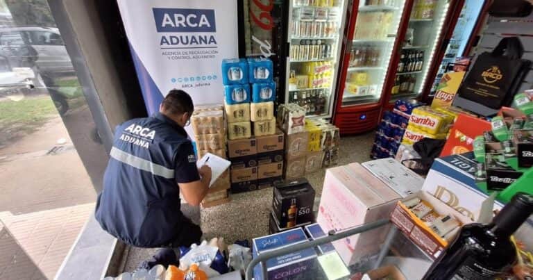 Celulares, cerveza y hasta huevos: crece el contrabando con el dólar quieto y la desregulación de importaciones