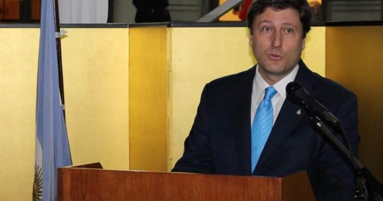 La salida del vicecanciller, otro coletazo de la crisis en el «Triángulo de Hierro» de Milei