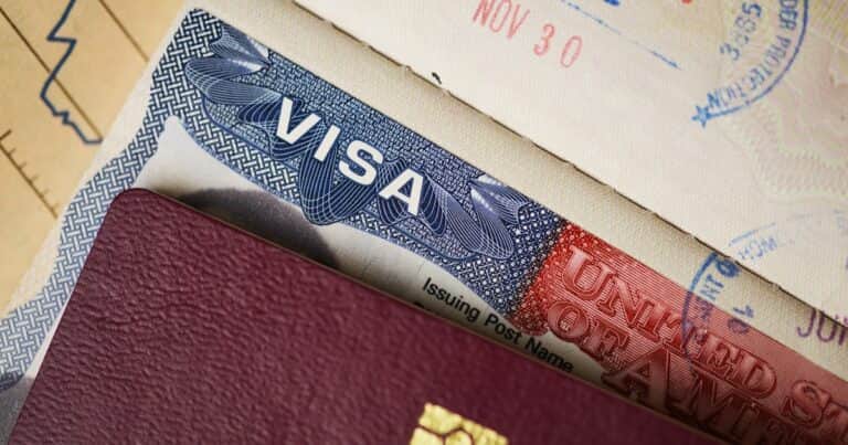 Cómo funciona el programa al que se sumaría Argentina para entrar a Estados Unidos sin visa