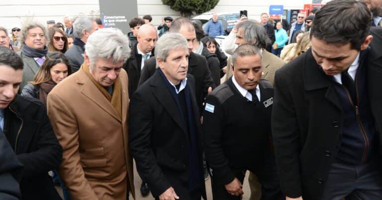 La “motosierra” llegó a las empresas: el ajuste en medio de la incertidumbre