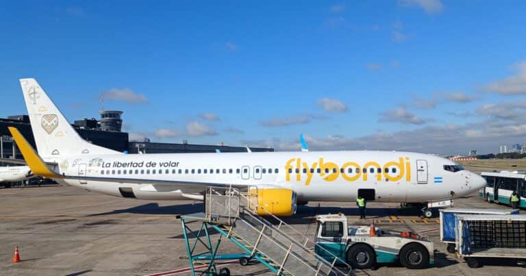 Flybondi y un nuevo frente: un «lessor» irlandés pide su «liquidación» en un tribunal de Inglaterra
