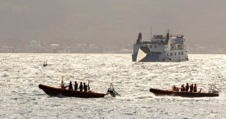 Trágico naufragio de un imponente ferry con 65 pasajeros en Indonesia: al menos 6 muertos y el desgarrador relato de uno de los sobrevivientes