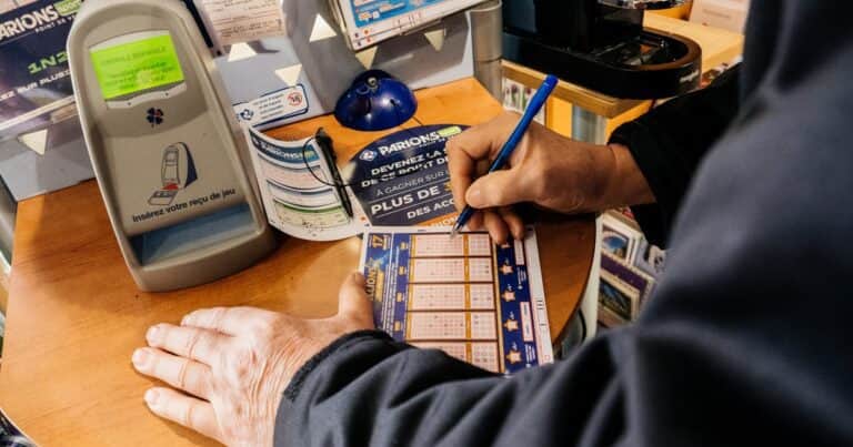 Ganó la lotería dos veces en una noche: el insólito error que convirtió a un hombre en millonario