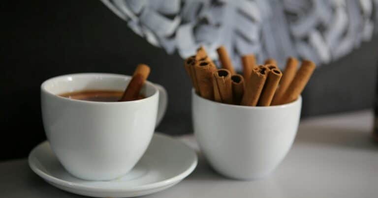 Canela y medicamentos: los riesgos de esta especia en el cuerpo