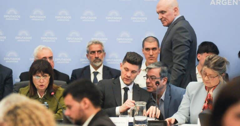 «Prueben con dejar de defender delincuentes», un funcionario de Bullrich respondió a las críticas por las detenciones tras el ataque con caca a la casa de Espert