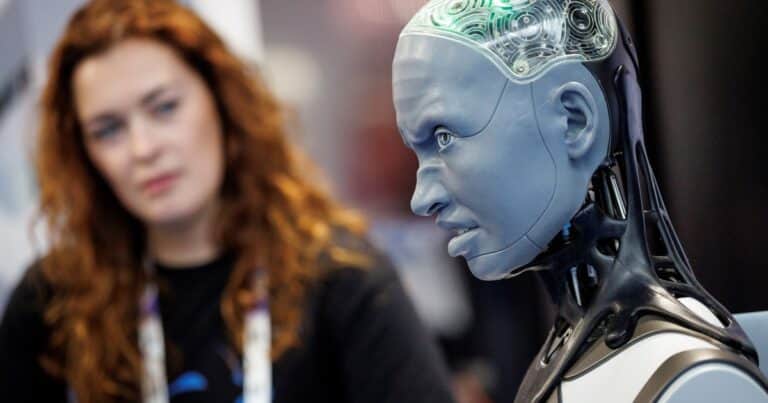 Solo el 3 % de los empleos están en riesgo por la inteligencia artificial: la mayoría son ocupados por mujeres