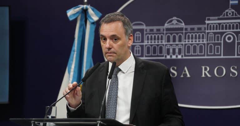 Adorni desmintió al FMI por las reservas, respaldó a Karina Milei y fustigó a Villarruel: «La vicepresidenta no es parte del Gobierno ni del proyecto»
