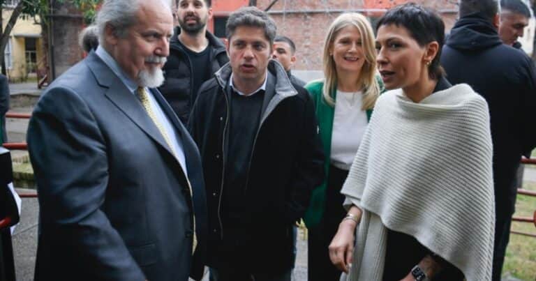 Kicillof se pone al frente de la campaña y busca «mover el territorio» con los intendentes, ante el riesgo de la baja participación