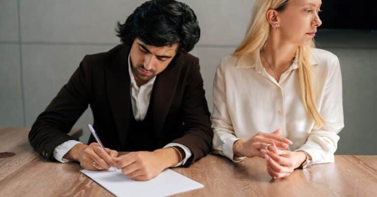 Por qué los hombres sufren más durante el divorcio que las mujeres