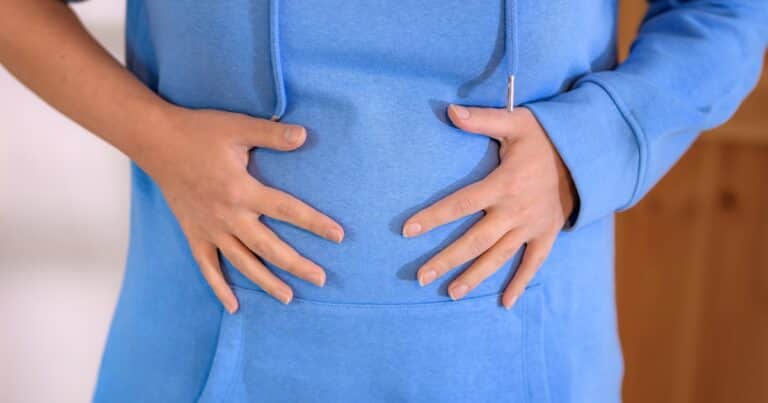 Qué señales da el cuerpo cuando el abdomen retiene líquido