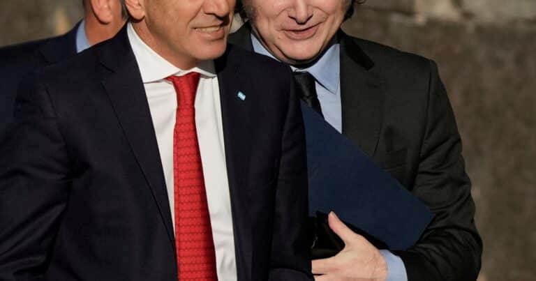 El plan de Caputo hasta las elecciones: apretón monetario, dólar quieto y freno a la acumulación de reservas