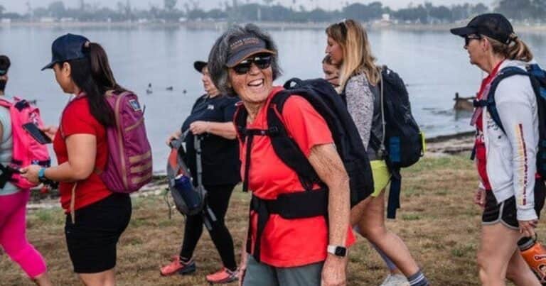 Rucking: el ejercicio que quema calorías, mejora la postura y gana popularidad