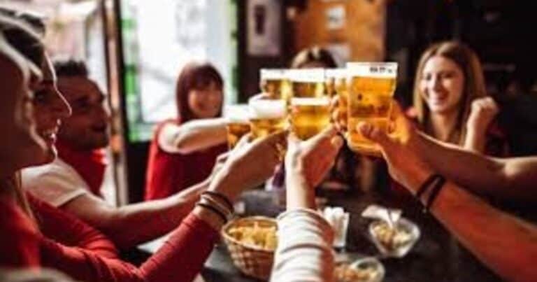 Alcoholes que cuidan tu estómago y opciones menos dañinas para tu salud
