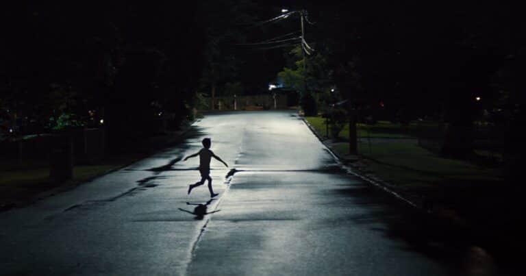17 niños huyen de madrugada y no regresan: ¿La película de terror del año está inspirada en una historia real?
