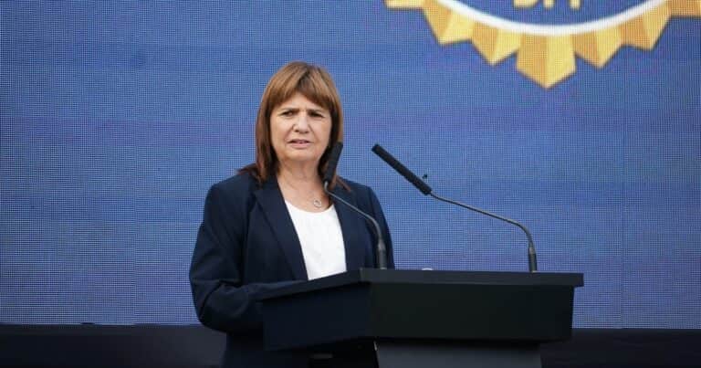 La respuesta tajante de Patricia Bullrich a un video viral en el que se ve cómo agreden a una mujer que se parece a ella en un colectivo