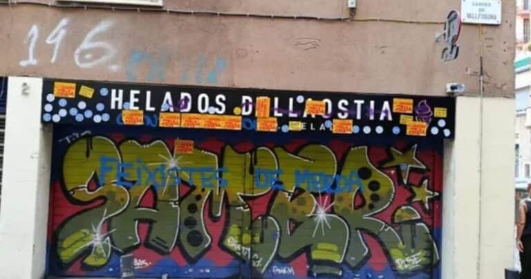 Vandalizaron una heladería argentina en Barcelona por atender en español: «Este local es nuestro enemigo»