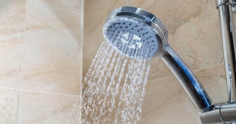 Adultos mayores: cómo debe ser la rutina de baño después de los 70 años, según especialistas