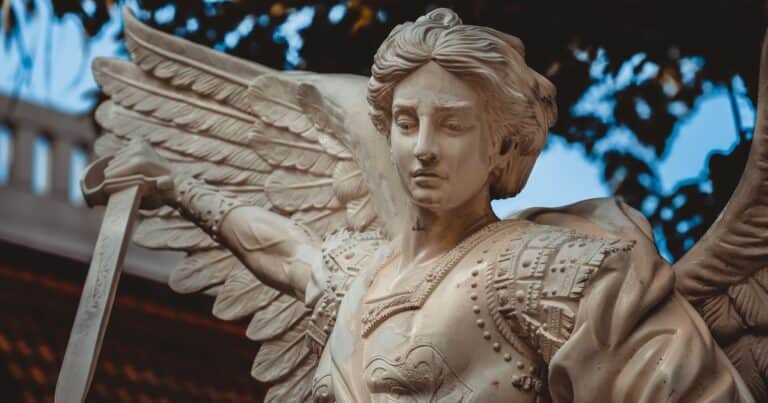 Horóscopo de los ángeles para agosto 2025: el mensaje para cada signo zodiacal
