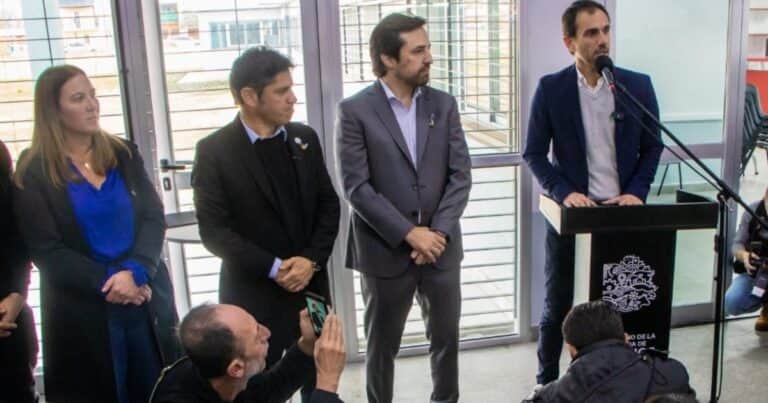 Un intendente y candidato plantó a Kicillof y lo dejó hablando solo en una rueda de prensa cuando el gobernador criticó a Macri y Vidal