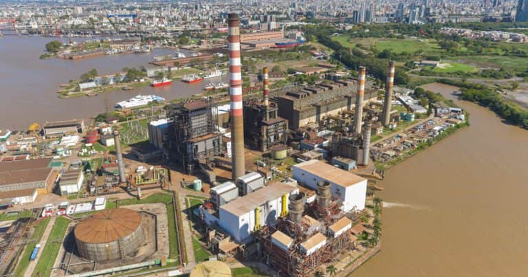 El Gobierno arma el plan para los cortes de luz en verano y prepara la privatización del sector eléctrico