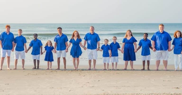 Son padres de 11 hijos y se convirtieron en influencers por sus videos: la historia de la familia Dougherty